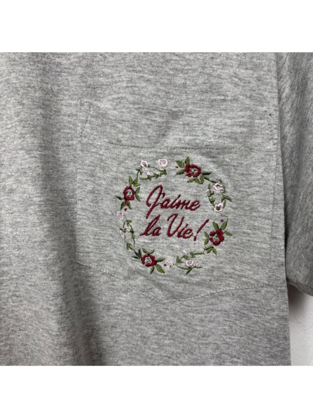 ✨3/$30 Vintage Gerard Works M "Jaime La Vie" Embroidered T-Shirt Grandmacore - Picture 2 of 5